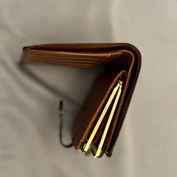 ✨Louis Vuitton KISS LOCK Wallet in great condition except 2 small call-outs✨ - Picture 3 of 17